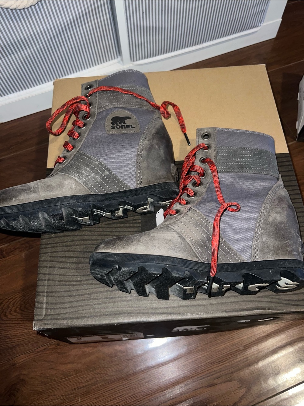 SOREL Lexie wedge bootie. Size 8. Gray.